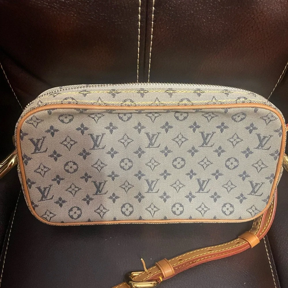 Louis Vuitton Beige Monogram Crossbody with Tan Leather Trim - Picture 2 of 10